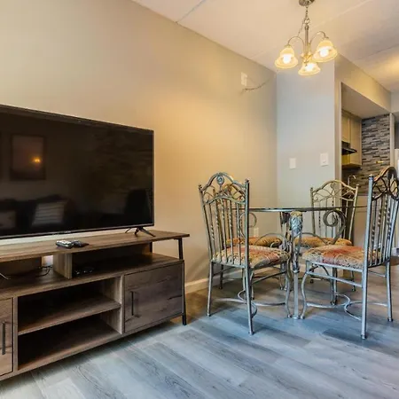 Family Bear Condos, Full King Suite, Kitchen, Pool Access Unit 103 Gatlinburg Exterior photo