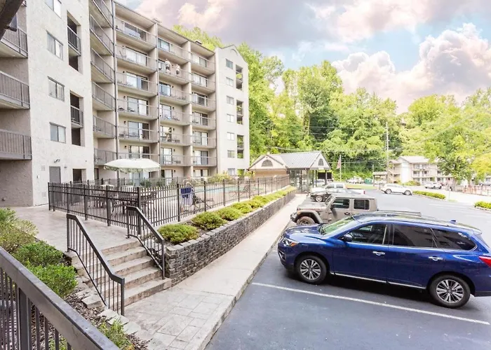 Family Bear Condos, Full King Suite, Kitchen, Pool Access Unit 103
