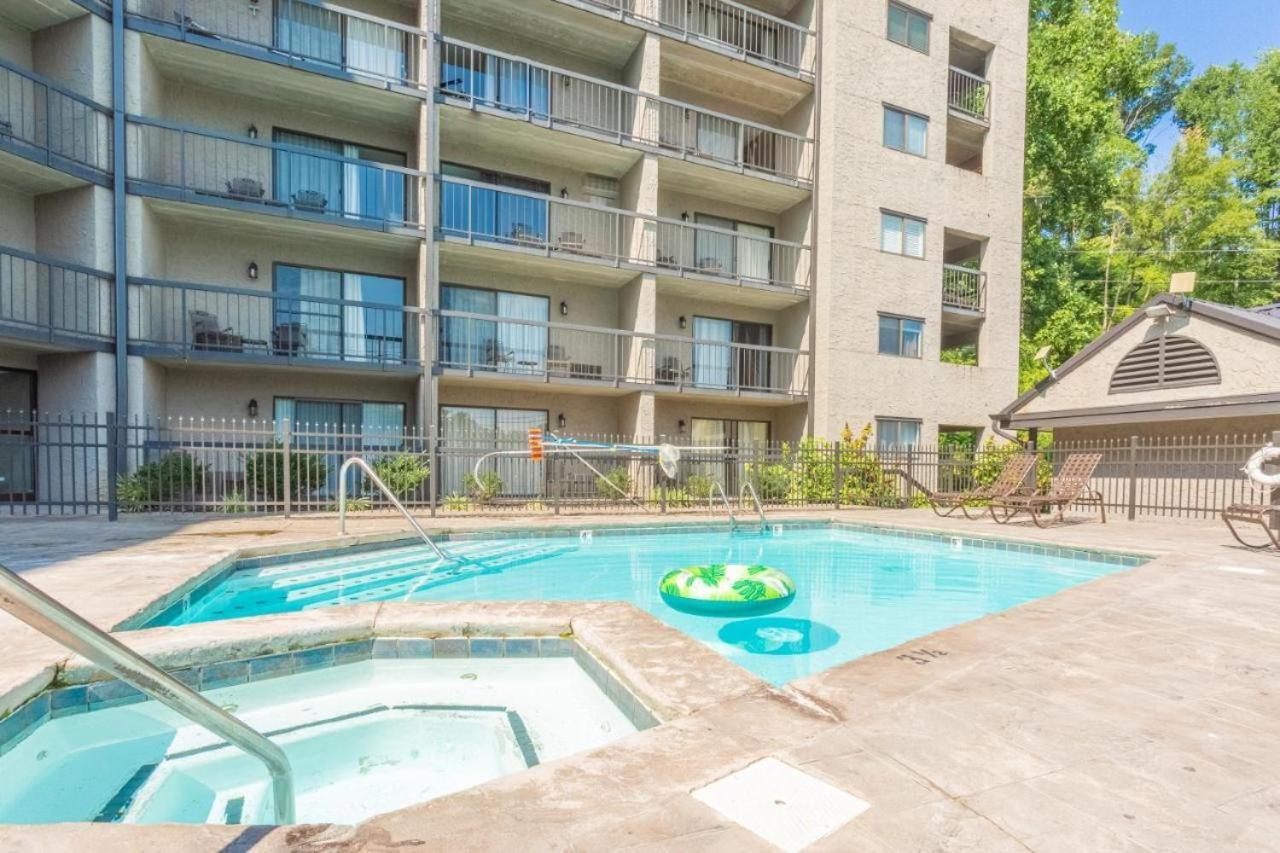 Family Bear Condos, Full King Suite, Kitchen, Pool Access Unit 103 *