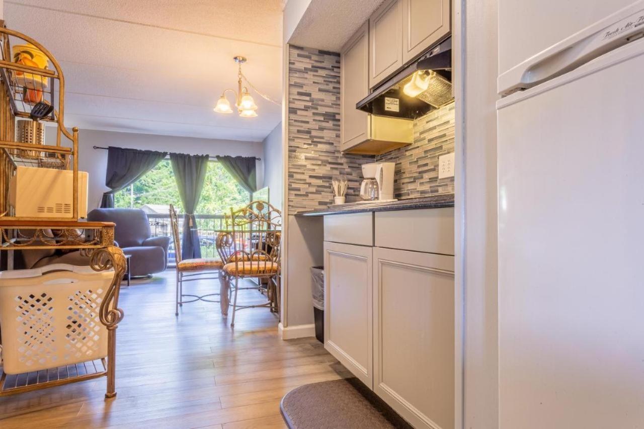 Family Bear Condos, Full King Suite, Kitchen, Pool Access Unit 103 Appartement Gatlinburg