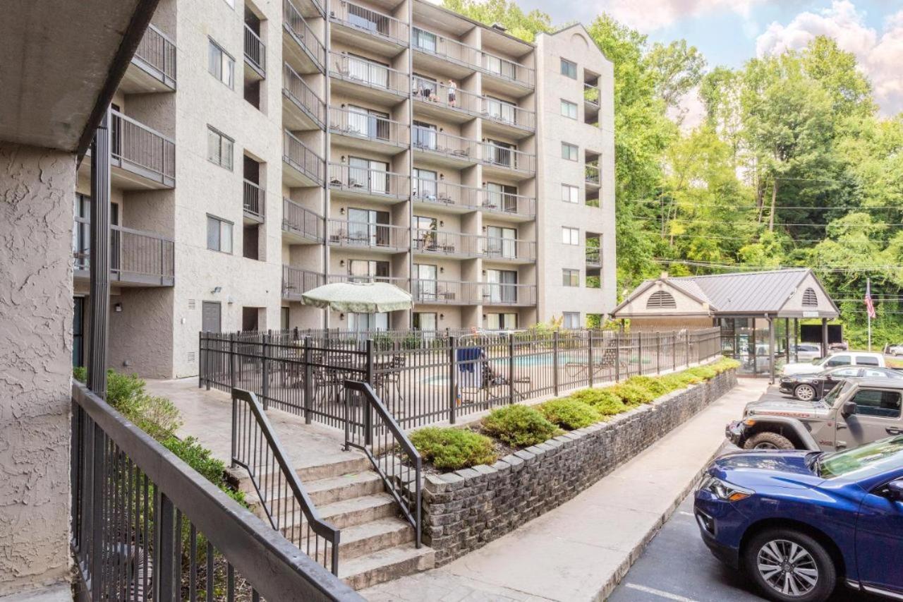 Family Bear Condos, Full King Suite, Kitchen, Pool Access Unit 103 Appartement